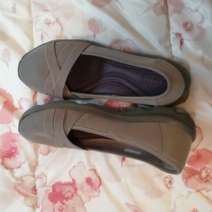 Women's 9 Crocs flats